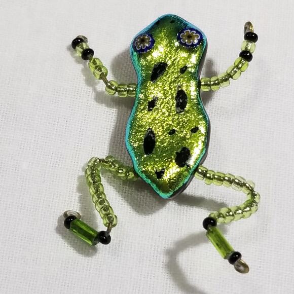 Glass frog pin about two inches - Picture 4 of 6